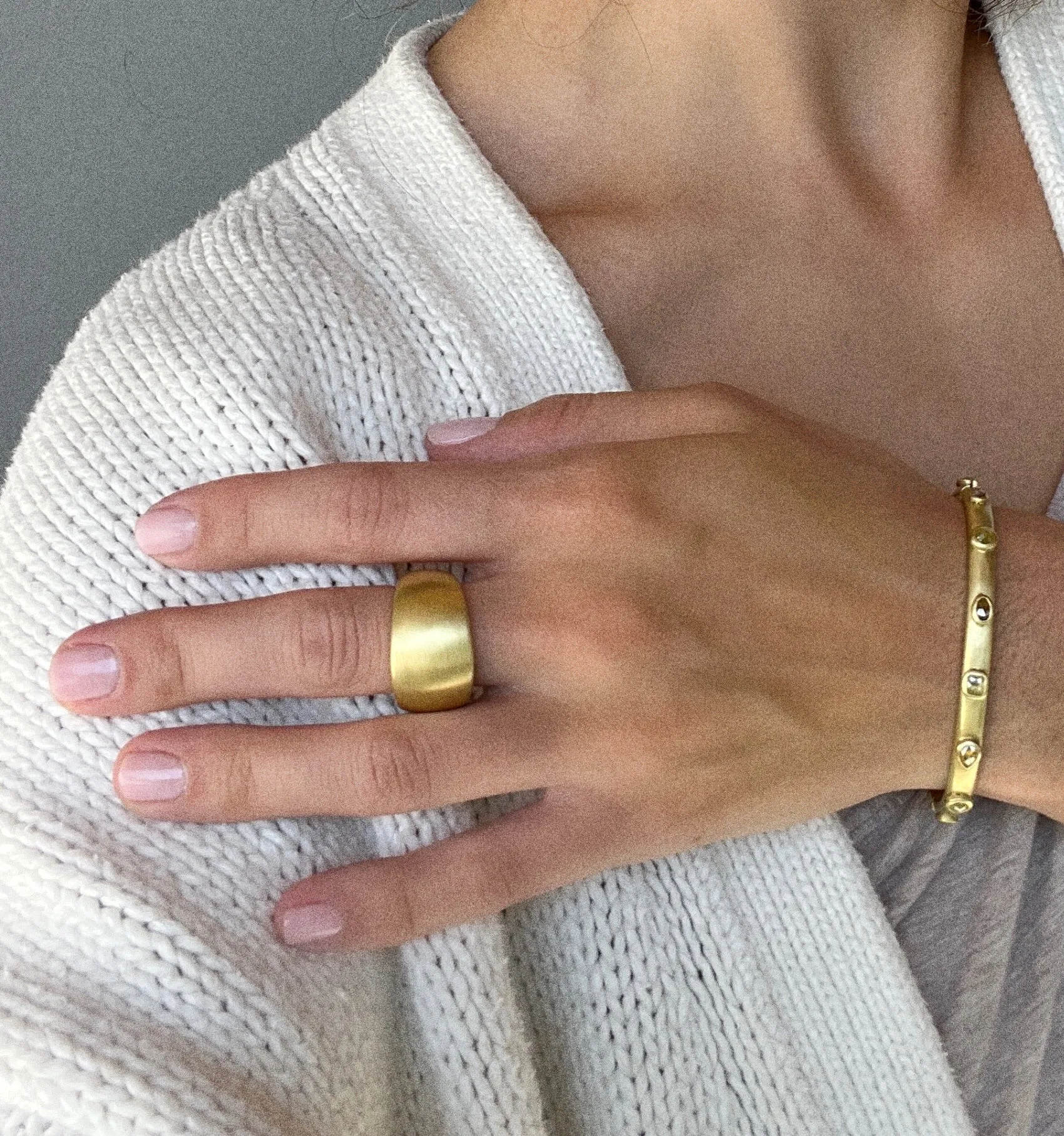 18 Karat Gold Tapered Barrel Band Ring