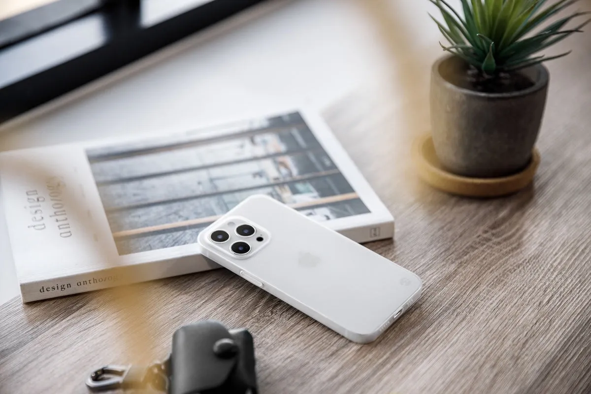 SwitchEasy 0.35 iPhone Case 13 Series